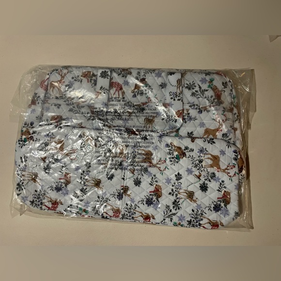 Vera Bradley holiday deer grand travel bag NEW - Picture 2 of 3